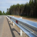 Guardrail zincato sull'autostrada
